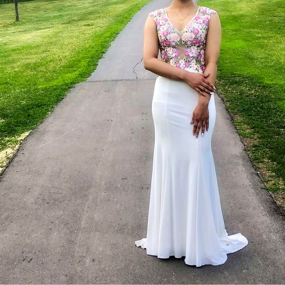 Originally bought it for $690. 
- Condition just like NEW
- Size small/medium - Picture 2 of 3